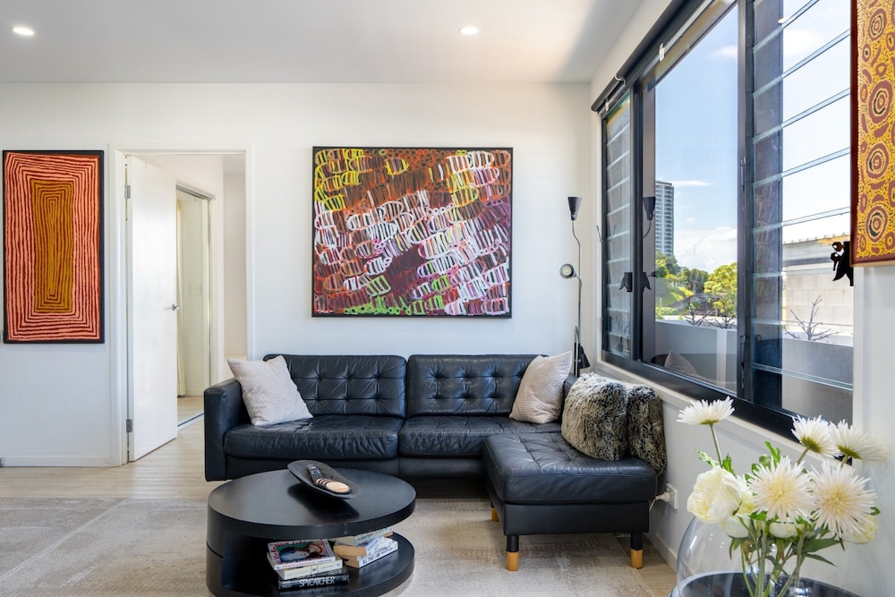 Sophisticated 2-bed Home With Alfresco Dining