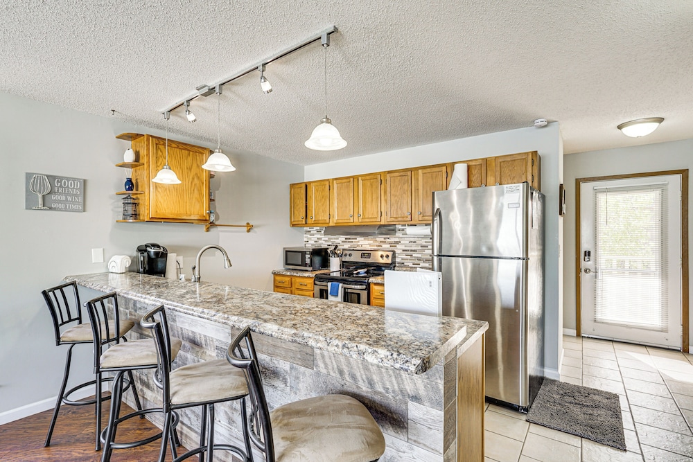 Lakefront Osage Beach Condo w/ Balcony & Pool