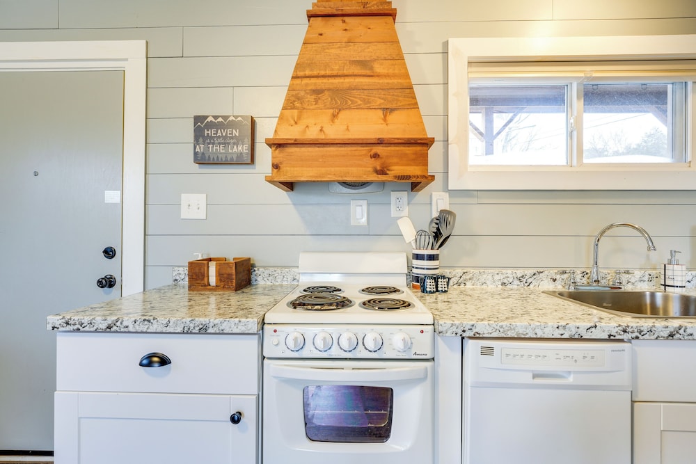 Fish, Boat & Hike On-site: Cape Fair Apartment!