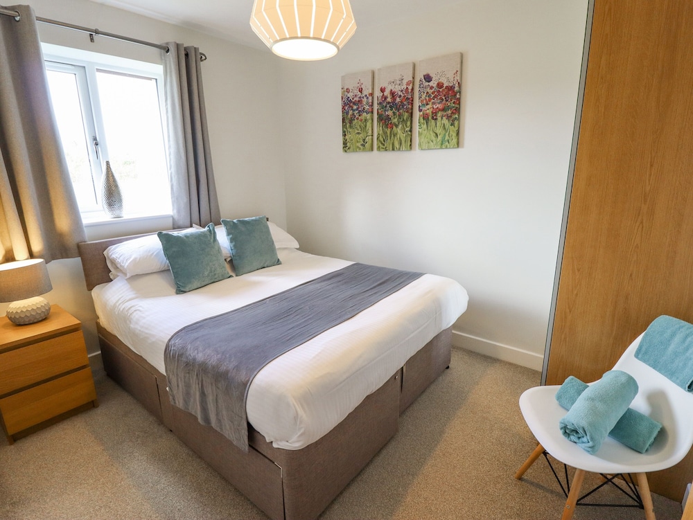 Lily-pad Lodge