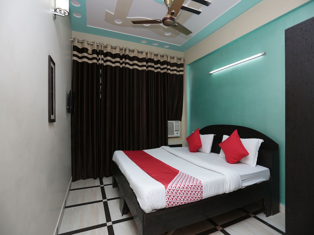 OYO 13388 Hotel Virgo