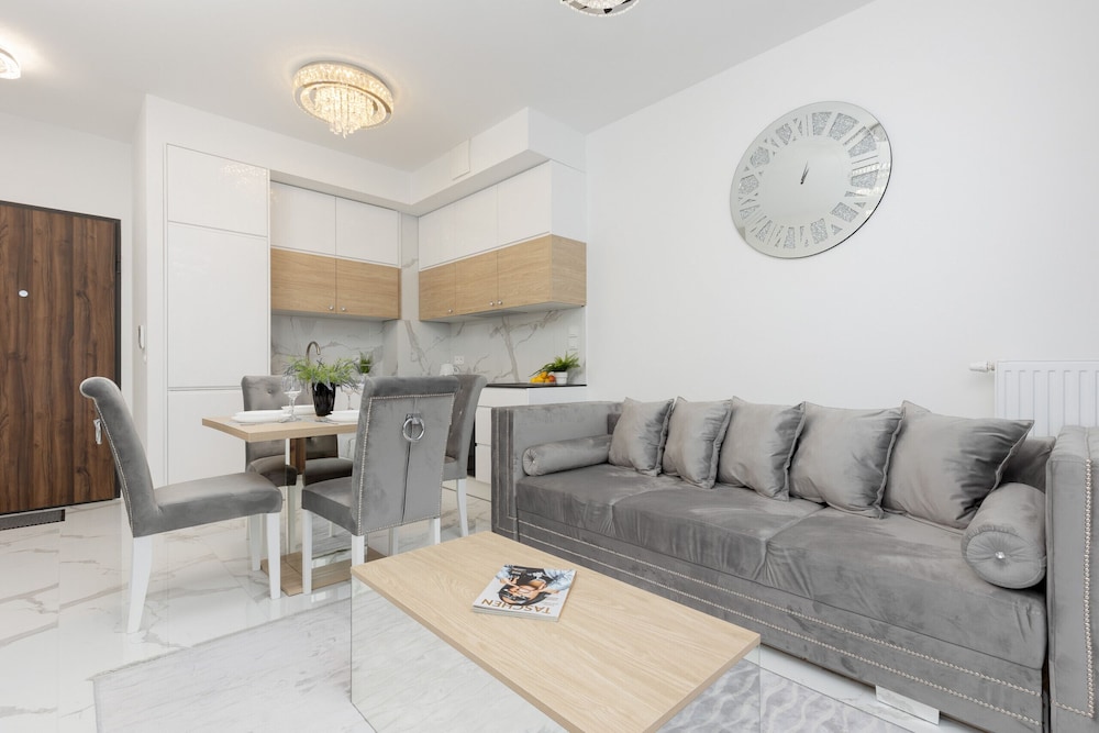 Sarmacka Apartment Warsaw by Renters view 5