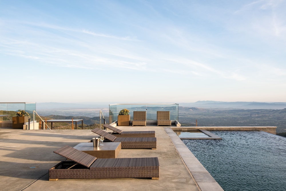 Belleza by Avantstay Hilltop Mansion w Pool Panoramic Views Ultra Modern Interior view 4