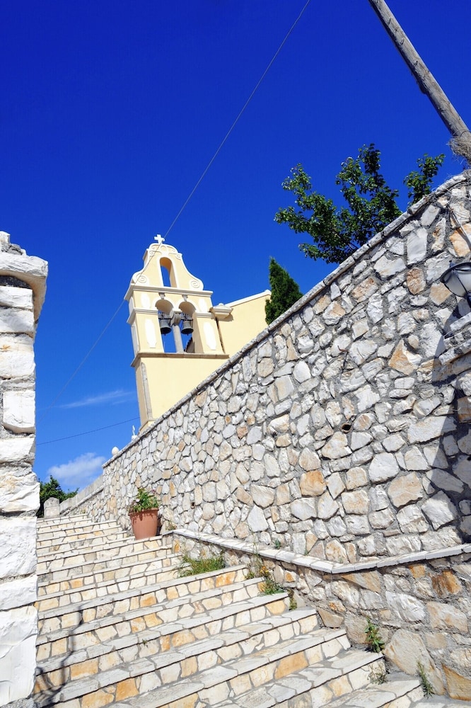 Traditional Greek Maisonette in Antiperni Village