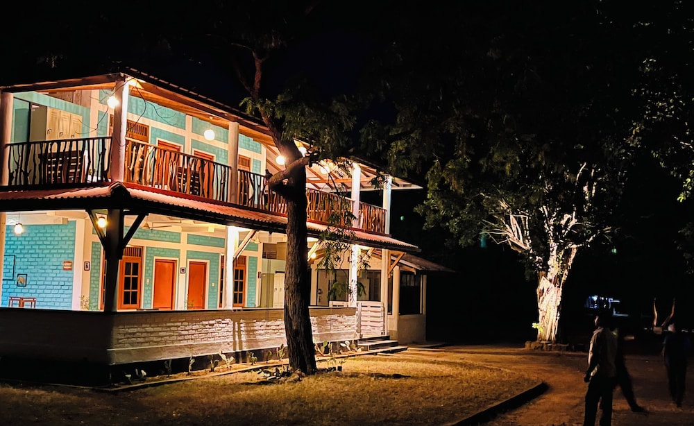 Funky Leopard Safari Lodge Bordering Yala National Park - Hostel