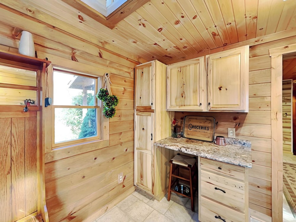 Cozy Cabin by Taylor Made Deep Creek