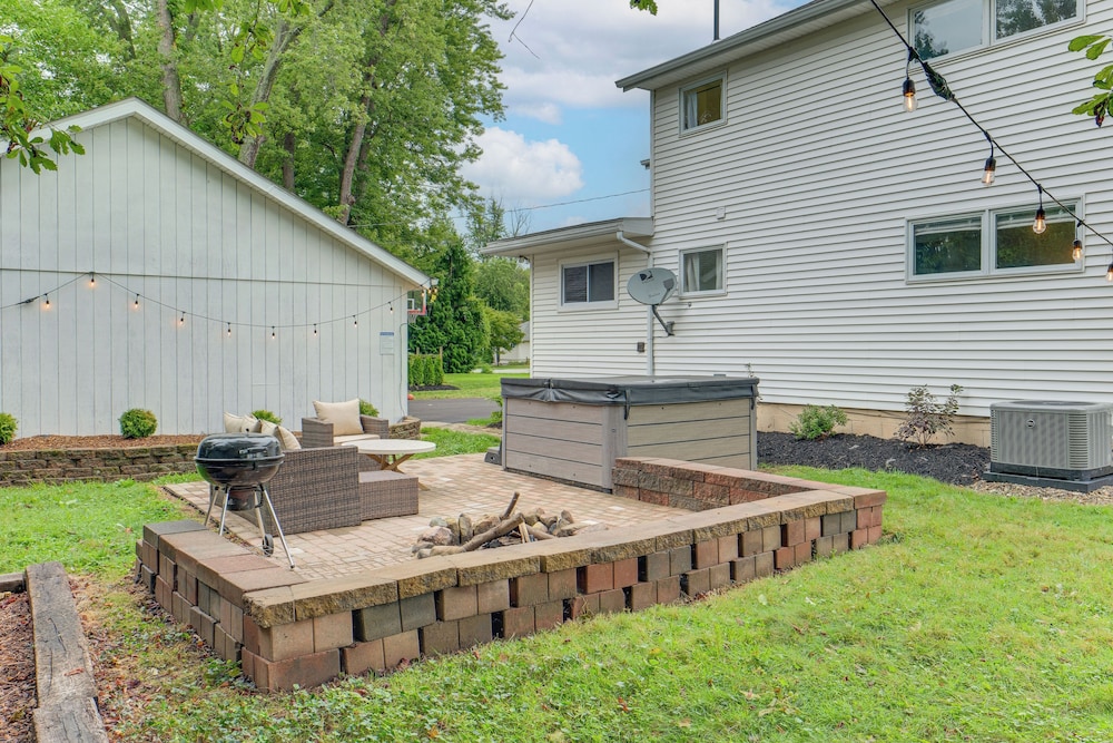 < 1 Mi to Lake Erie: Home w/ Hot Tub & Game Room!