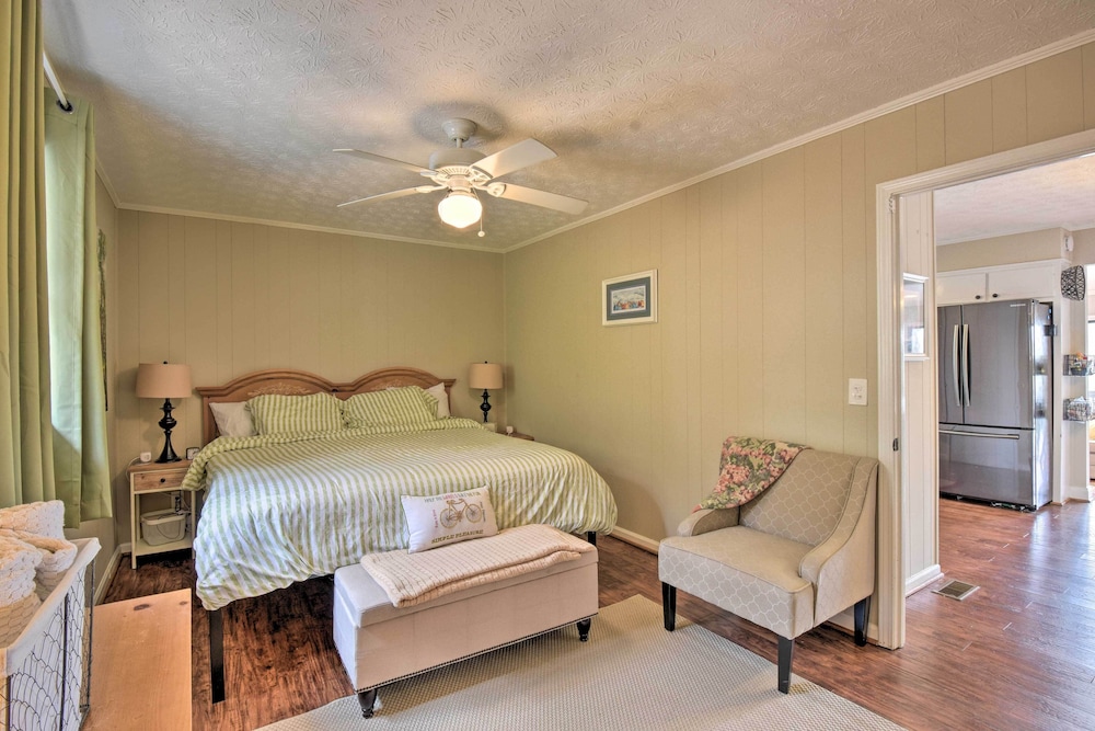 Miscellaneous Market Vacations - Lakefront Lavonia Cottage w/ 2-story Dock! - Property Image 3