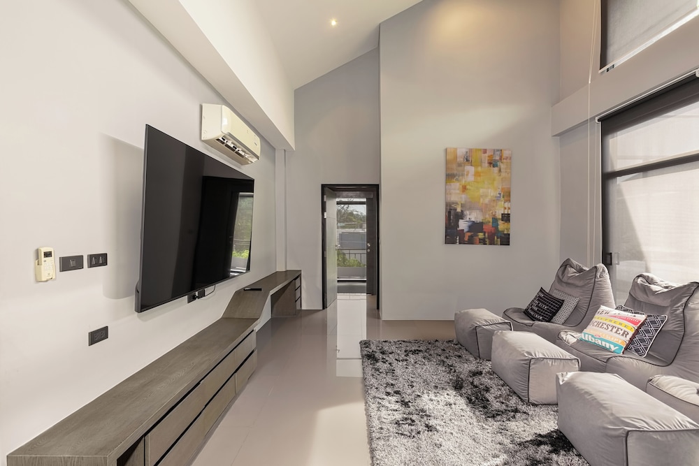 3-Bedroom Wallaya pool villa in Bangtao