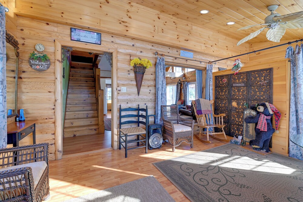 Steps From Lake George! 8-acre Home w/ Dock Access