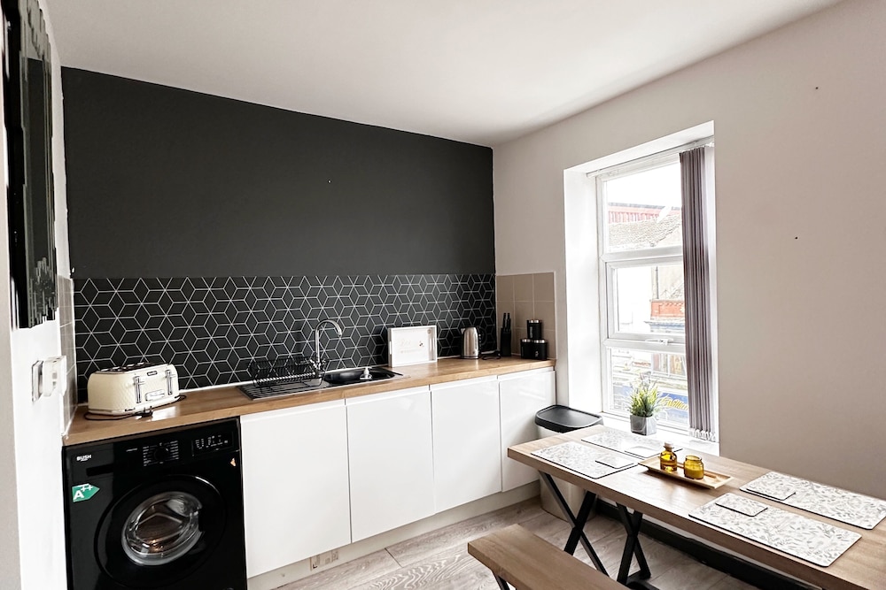 Willow Suite - 3br - Sleeps 8 - Central Blackpool