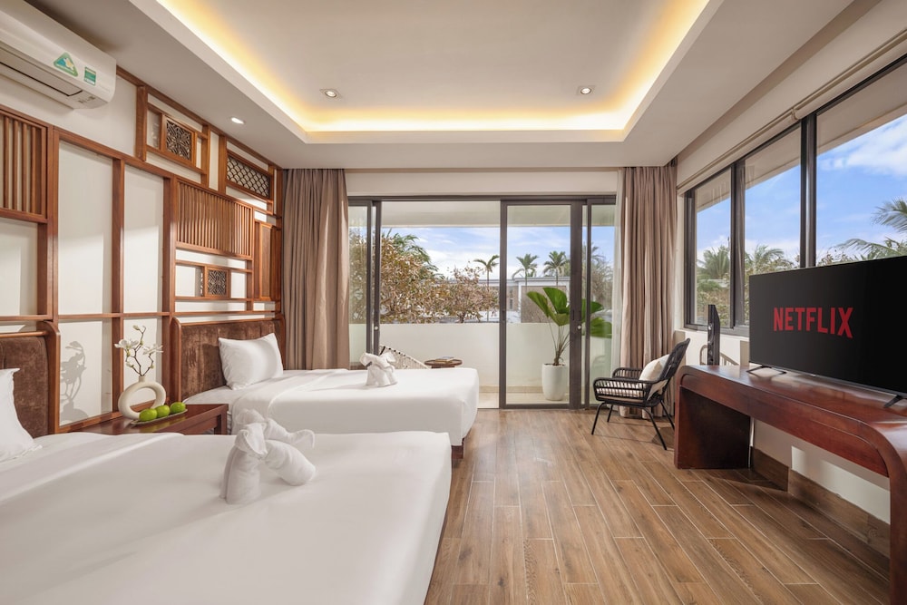 Ocean Villa Da Nang 4BR 5 Beds, Private Pool and Kitchen