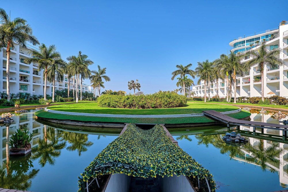Beachfront Duplex With Multiple Pools - Beachclub