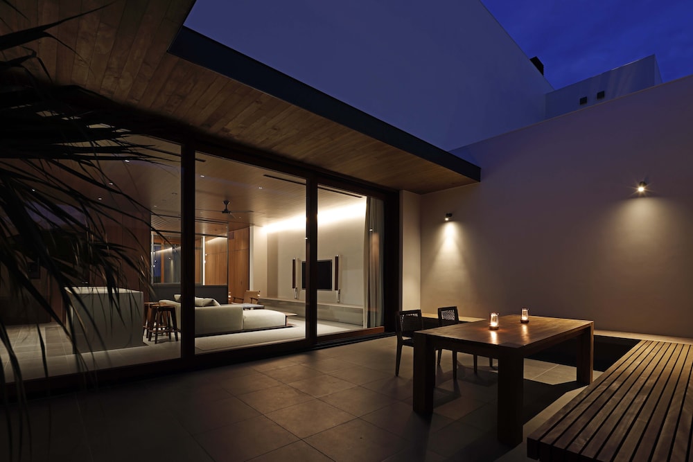 NOT A HOTEL AOSHIMA
