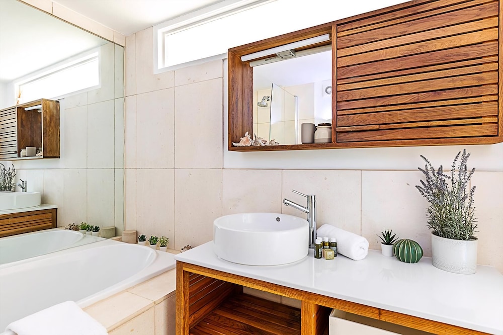 Bright Flat For 2 in Dartmouth Park