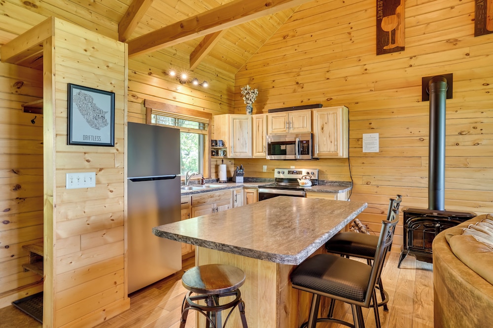 'pine Knob' Cabin w/ Snowy Bluff Views in Mindoro!