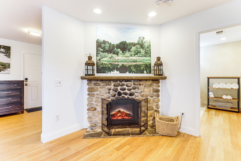 < 3 Mi to Uconn: Peaceful Home on Pine Lake