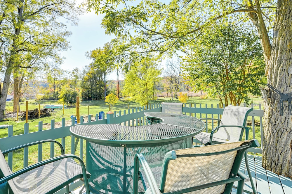Sand Lake Retreat: Canal Access & Large Yard!