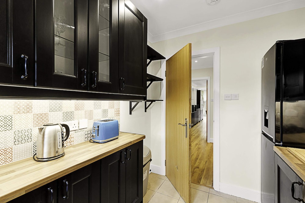 Charming Centrally Located Wimbledon Flat