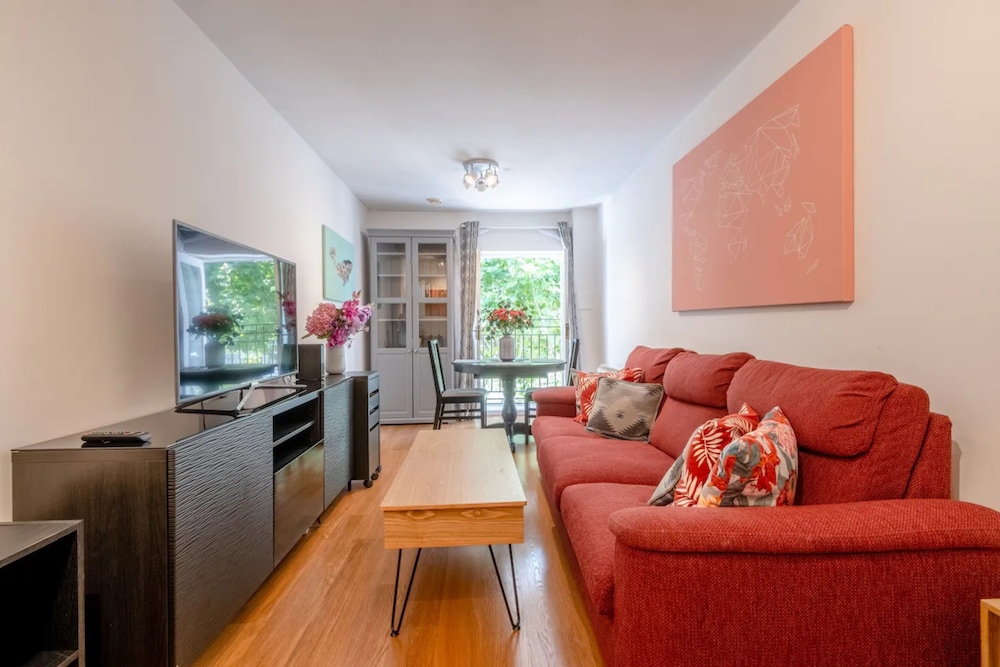 Bright 1 Bedroom Flat in Kensington Olympia
