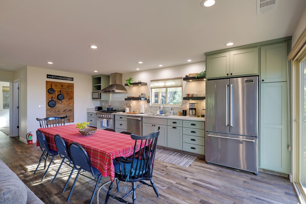 Ski, Hike & Fish: Mtn-view Gem w/ Deck in Tuolumne