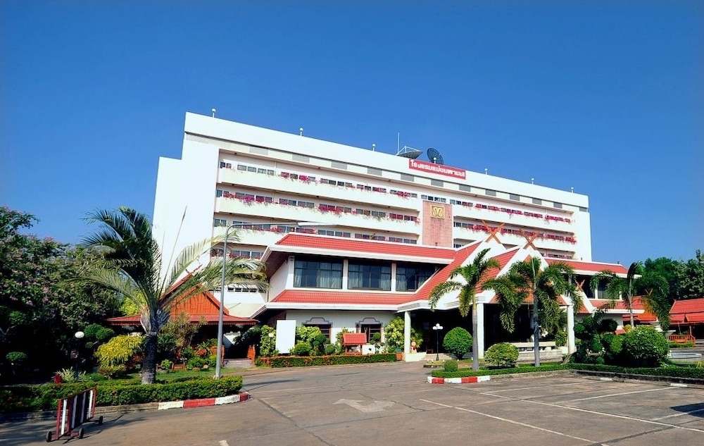 Mae Yom Palace Hotel