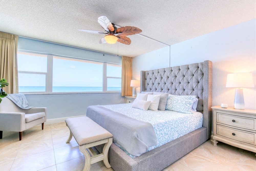 Paradise Beach Club by Happy Palm Stays