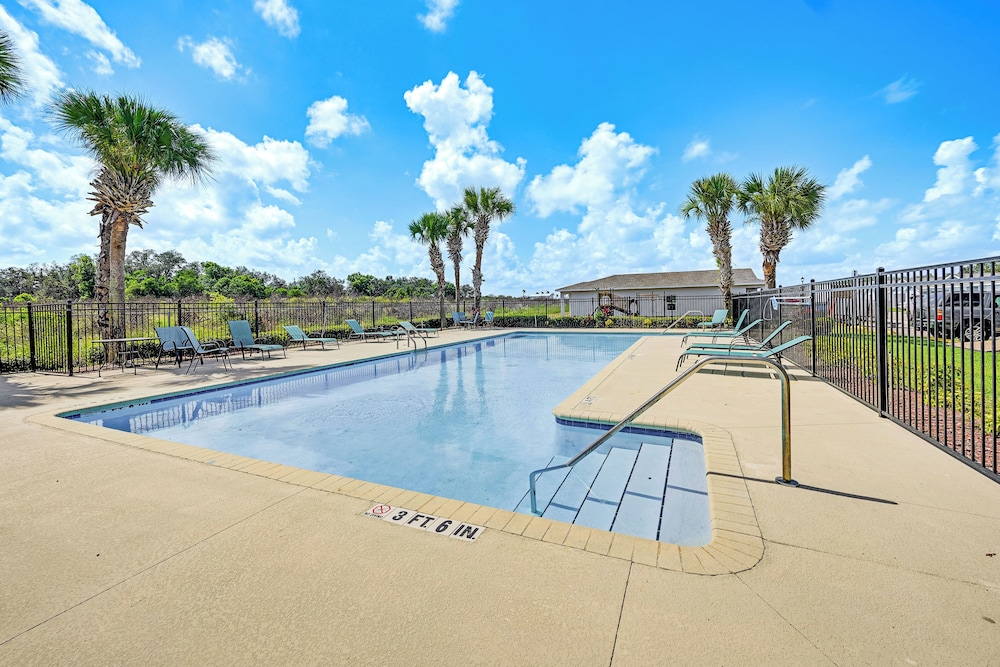 Pet-friendly Gem w/ Yard & Pool Access in Sebring