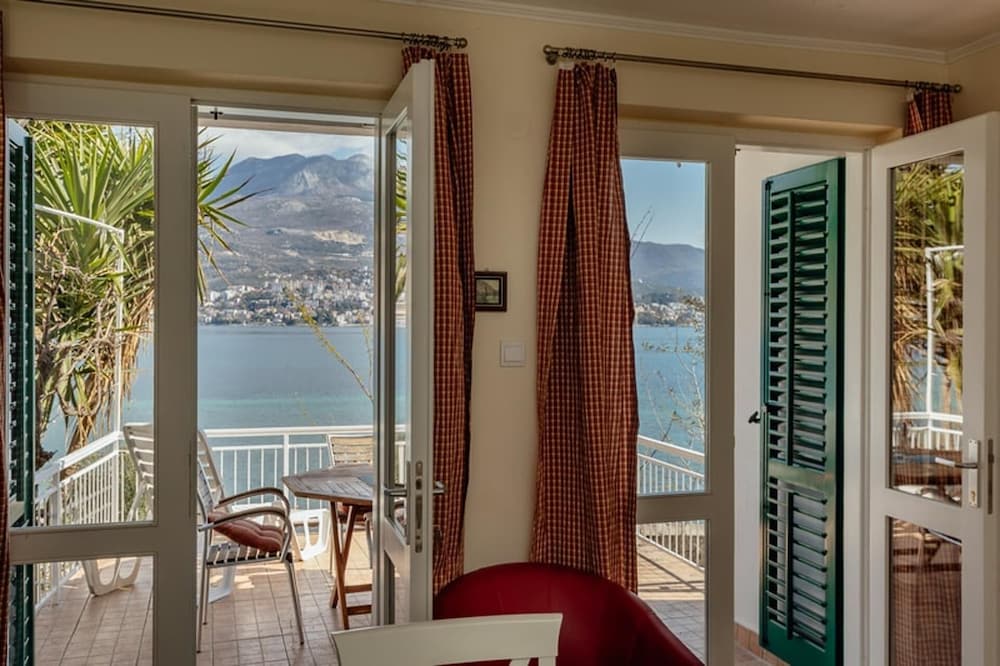 Detached Villa/njivice/sleeps6/stunning Views/wifi