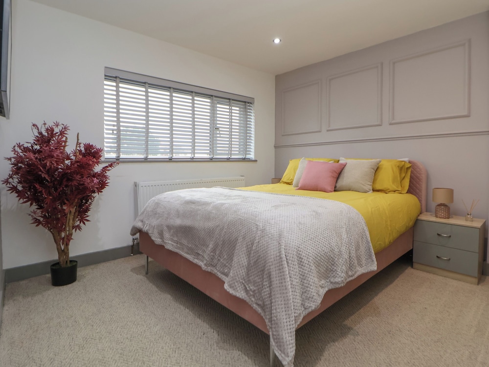 The Cloud House @ Upton by Chester