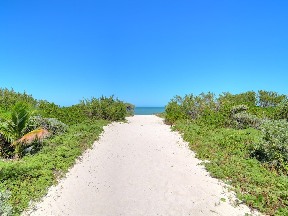 Casa Ventana del Mar - Yucat n Home Rentals view 3