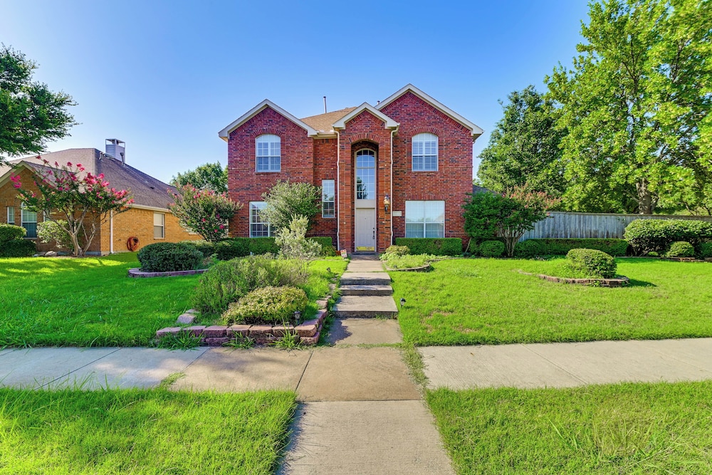 DFW Sports Hub: Home w/ Pool & Hot Tub in Frisco!