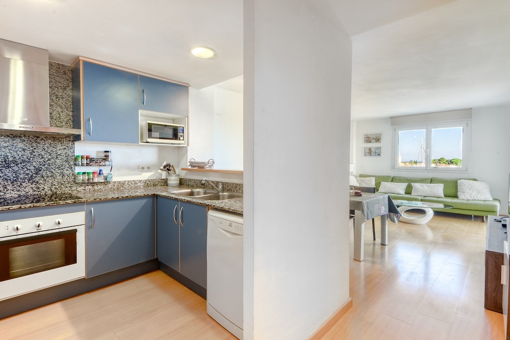 Apartment in Roses Near Santa Margarita Beach