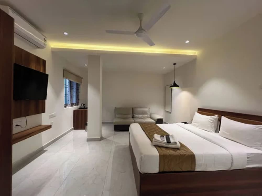 Fabhotel Serenity I