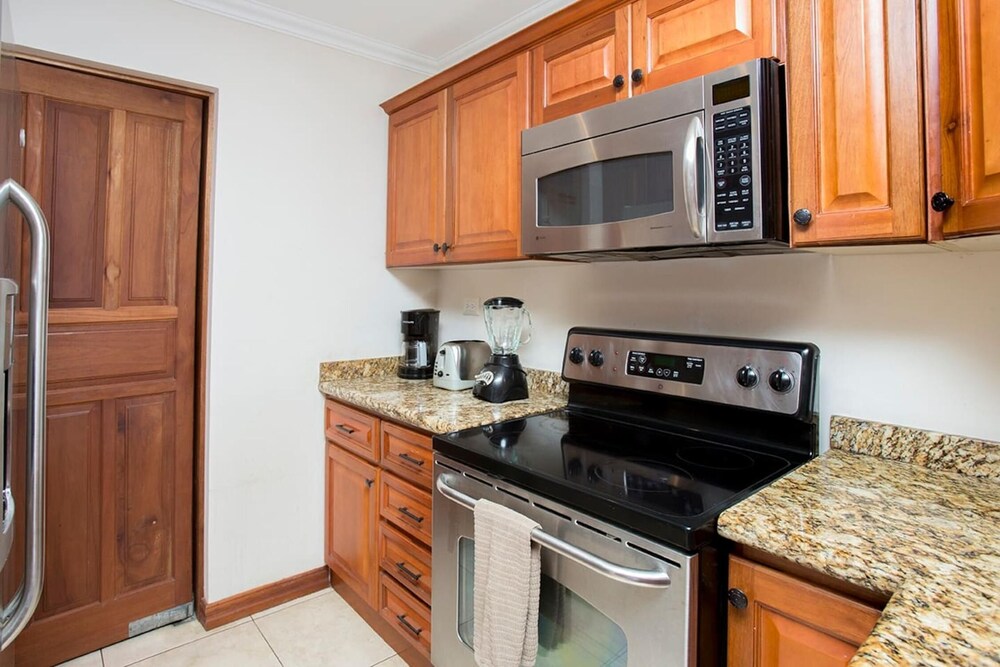 Luxury 4th-floor Suite With Pool and Endless Ocean Views view 5