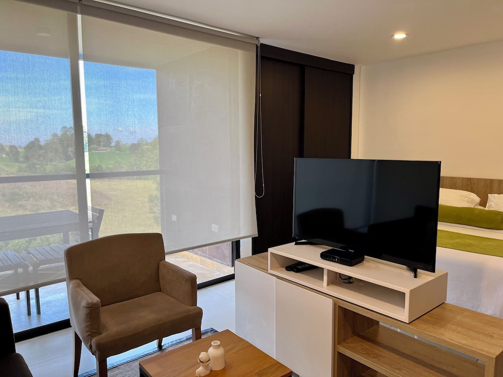 Room-apartasuite Cercana al Aeropuerto i