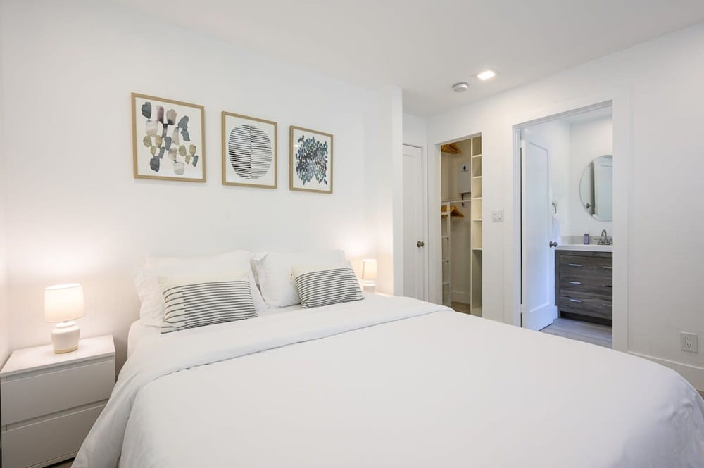 Beautiful And Comfortable Apt in Victoria Park