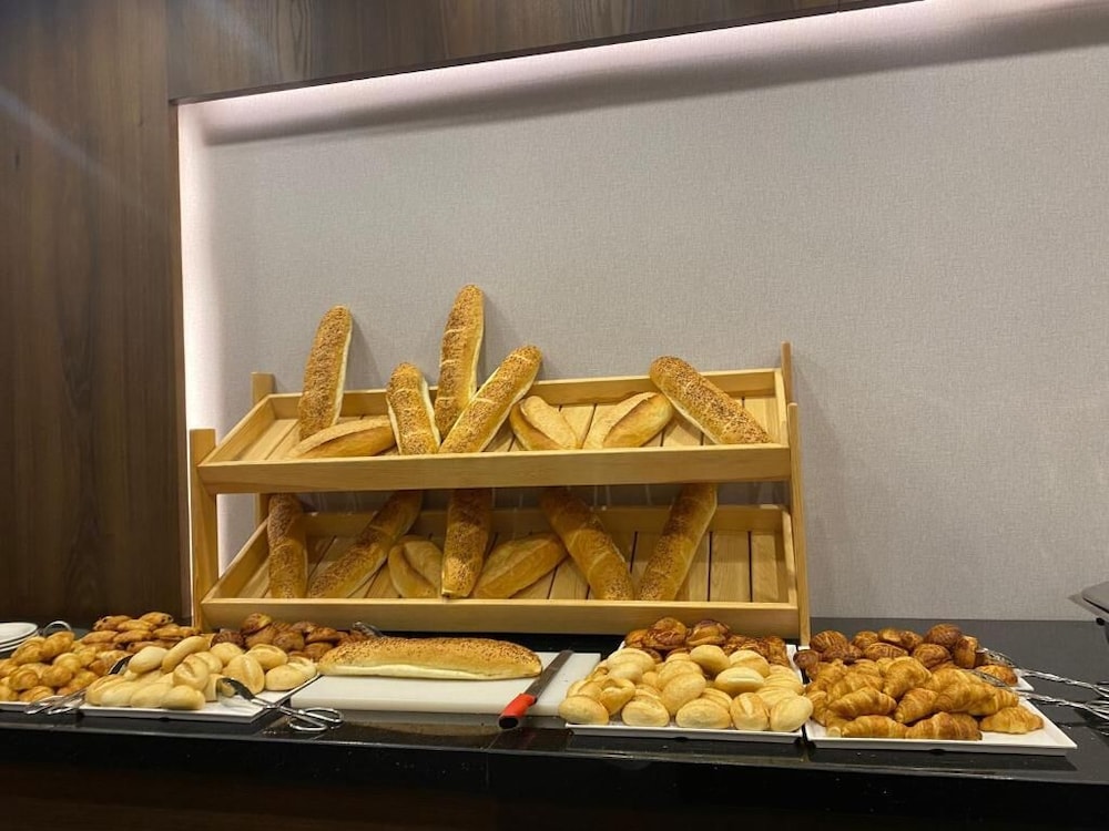 Ramada by Wyndham İstanbul Ümraniye - Image 41