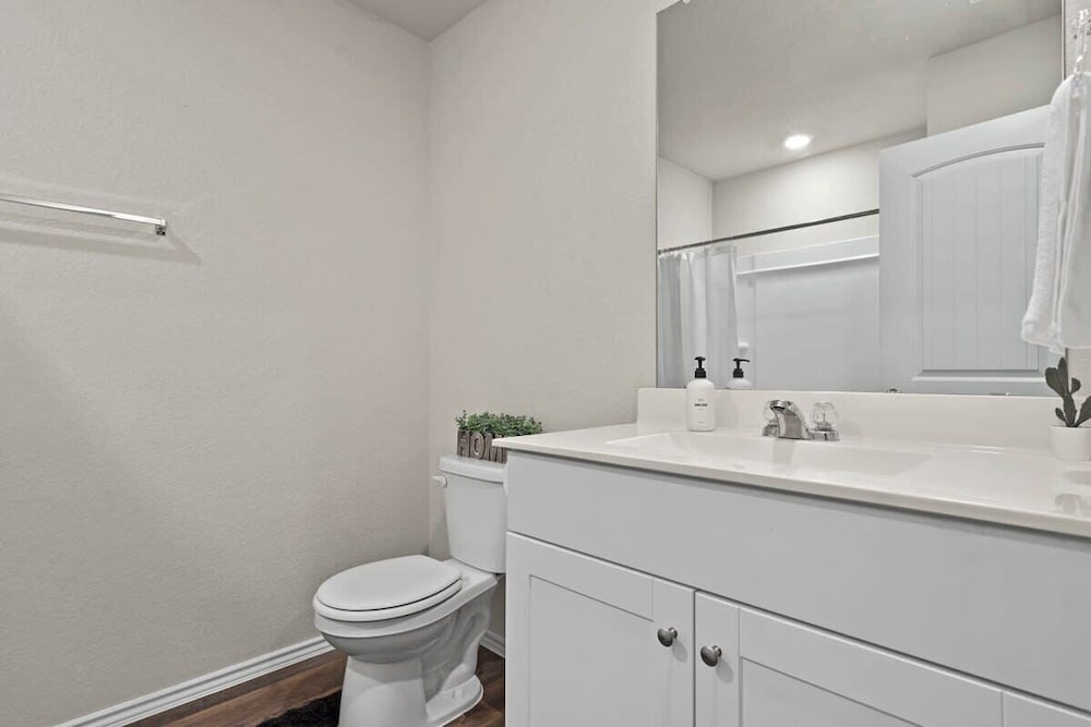 @ Marbella Lane - Amazing 4BR Lakeview Home
