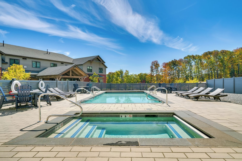 Ski-in/out Okemo Mountain Resort Condo w/ Balcony
