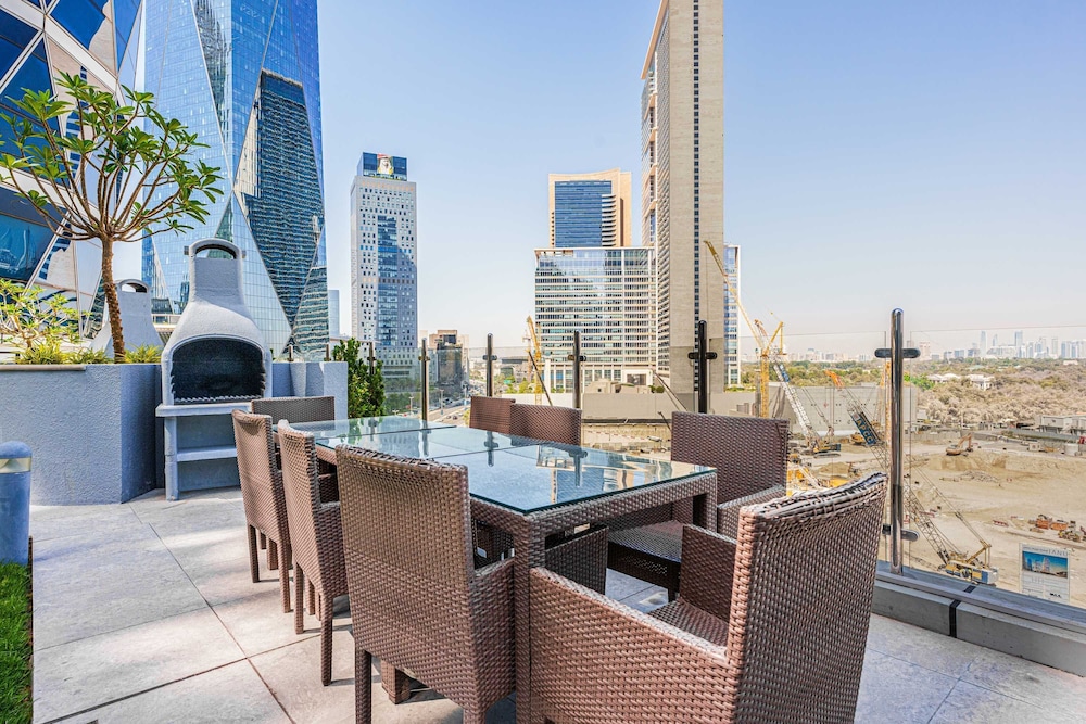 Well-furnished 3 Bedroom in Park Towers Difc