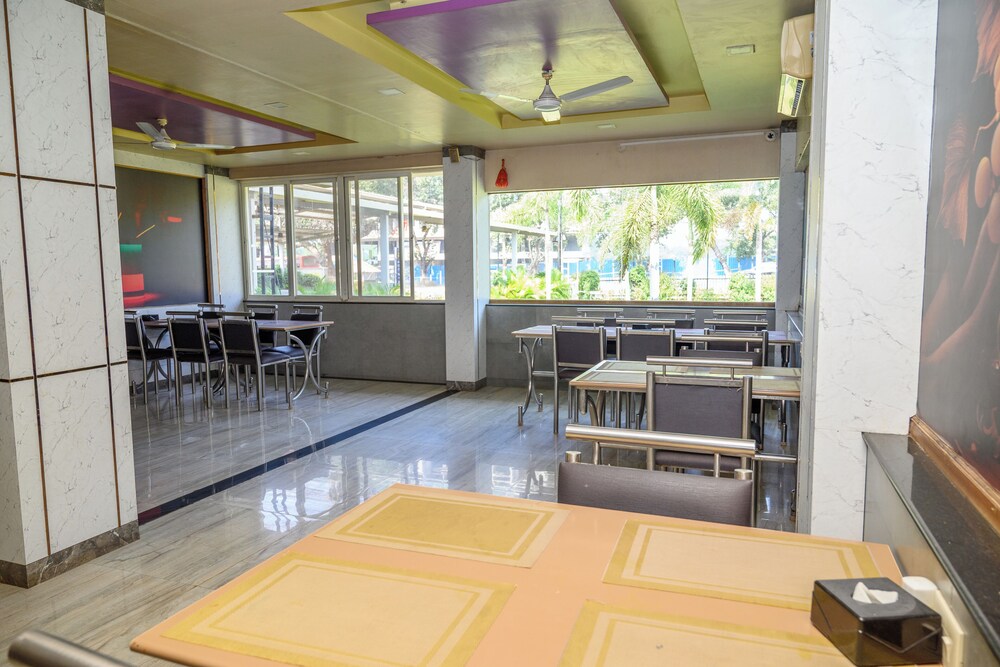 Hotel Srushti Regency