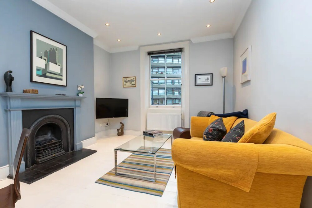 2 Bedroom 2 Bathroom Victorian Maisonette in Barbican