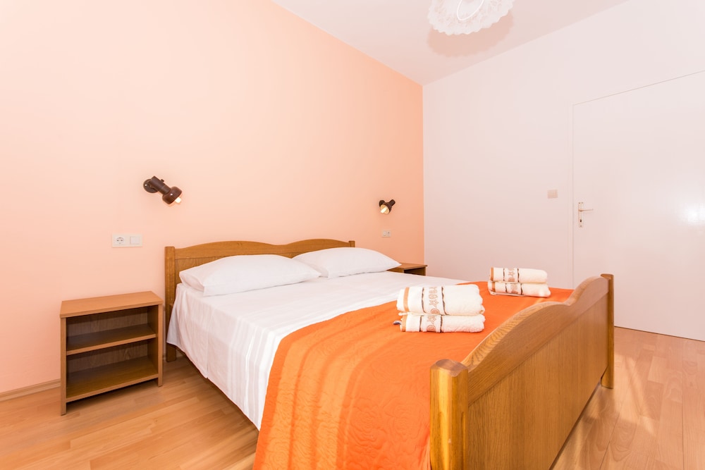 Apartments Mastelic view 4