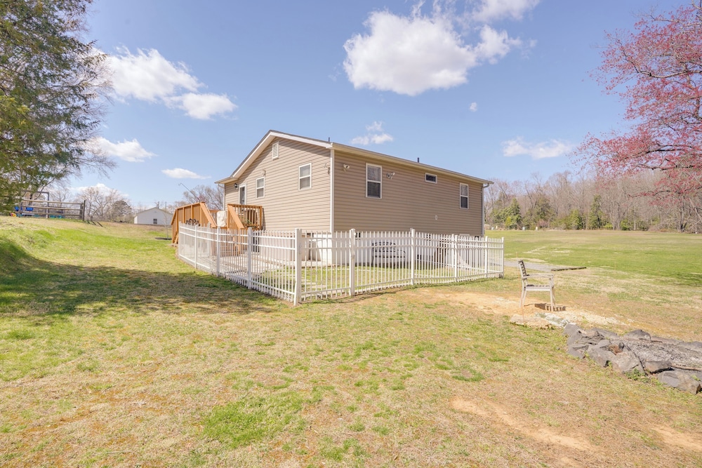 5 Mi to Dtwn Fredericksburg: Family Gem w/ Yard