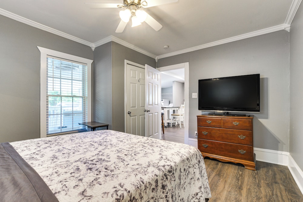 Durham Home w/ Screened Porch ~ 3 Mi to Downtown! view 3