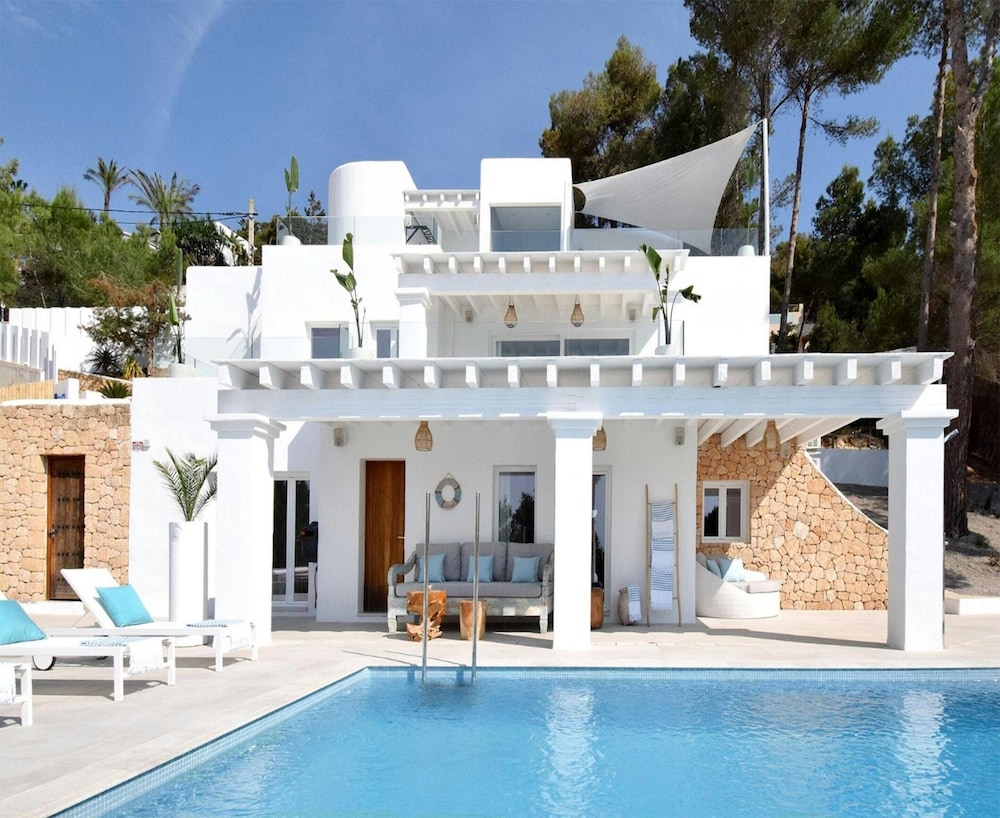 Magnificent Villa With Heated Pool