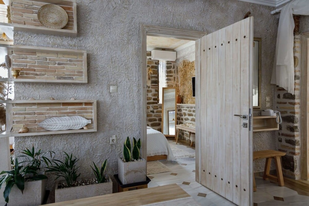 Lithos Messolongi Paradise - A Luxurious Retreat