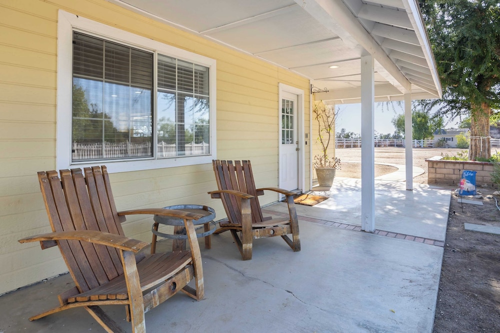 Wine Country Retreat Gorgeous Views, Minutes to Wineries