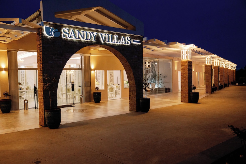 Hotel Sandy Villas Resort - Image 1